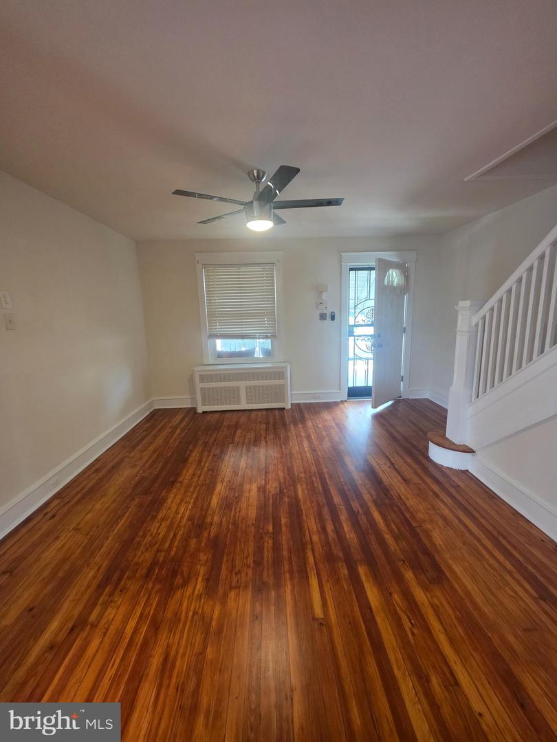 2439 Madison St Property Photo 3