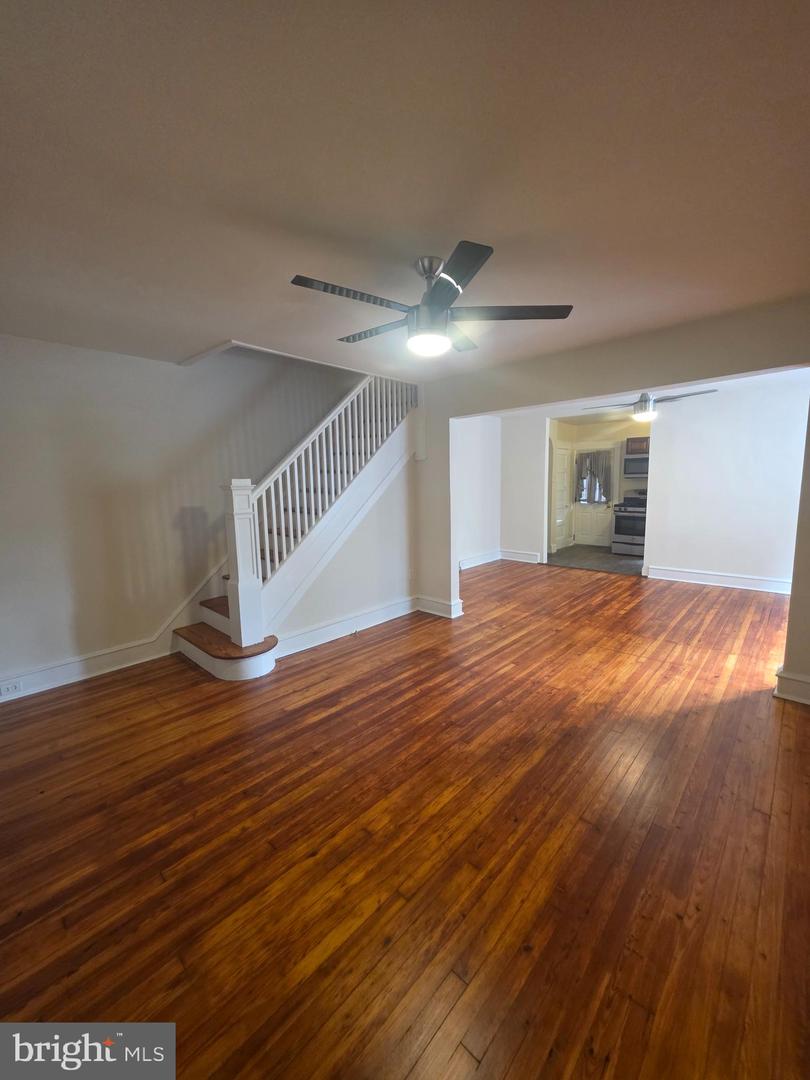 2439 Madison St Property Photo 4