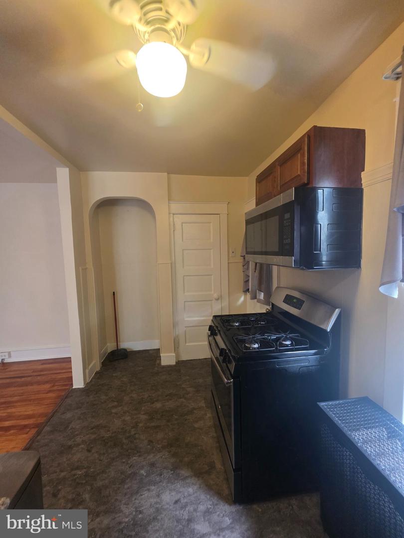 2439 Madison St Property Photo 10