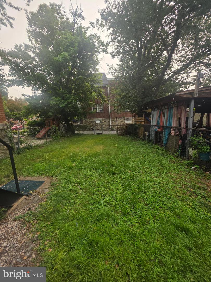 2439 Madison St Property Photo 25