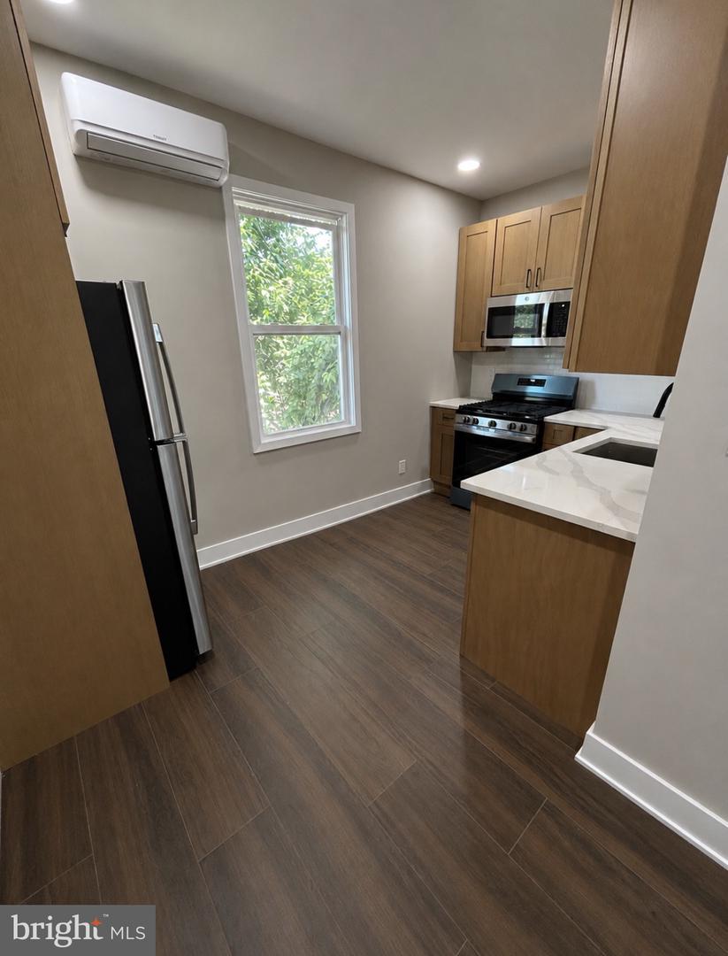 122 BURMONT RD #3 Property Photo 1