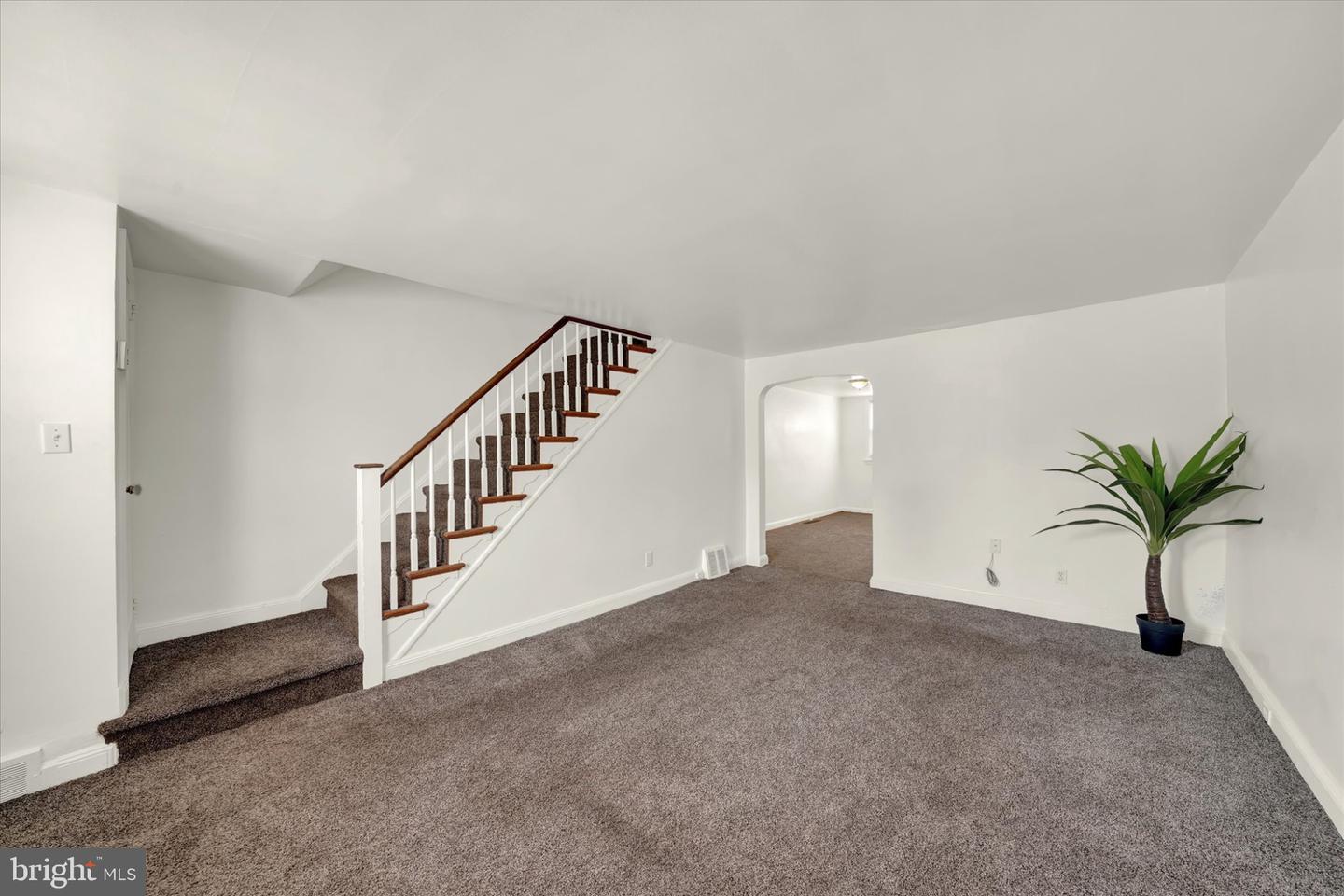 142 W 21st St Property Photo 5