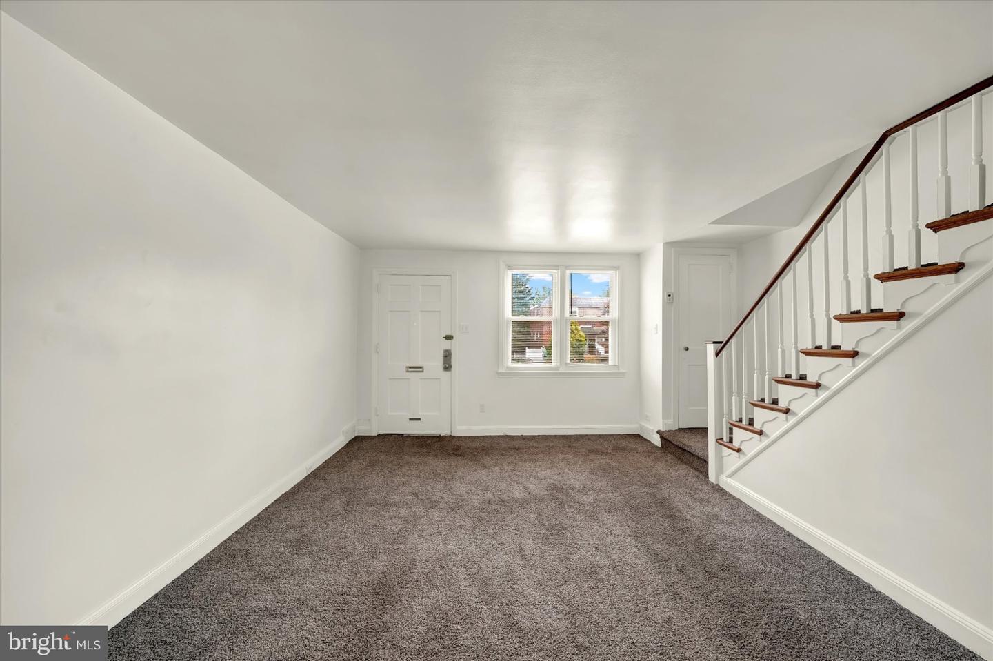 142 W 21st St Property Photo 6