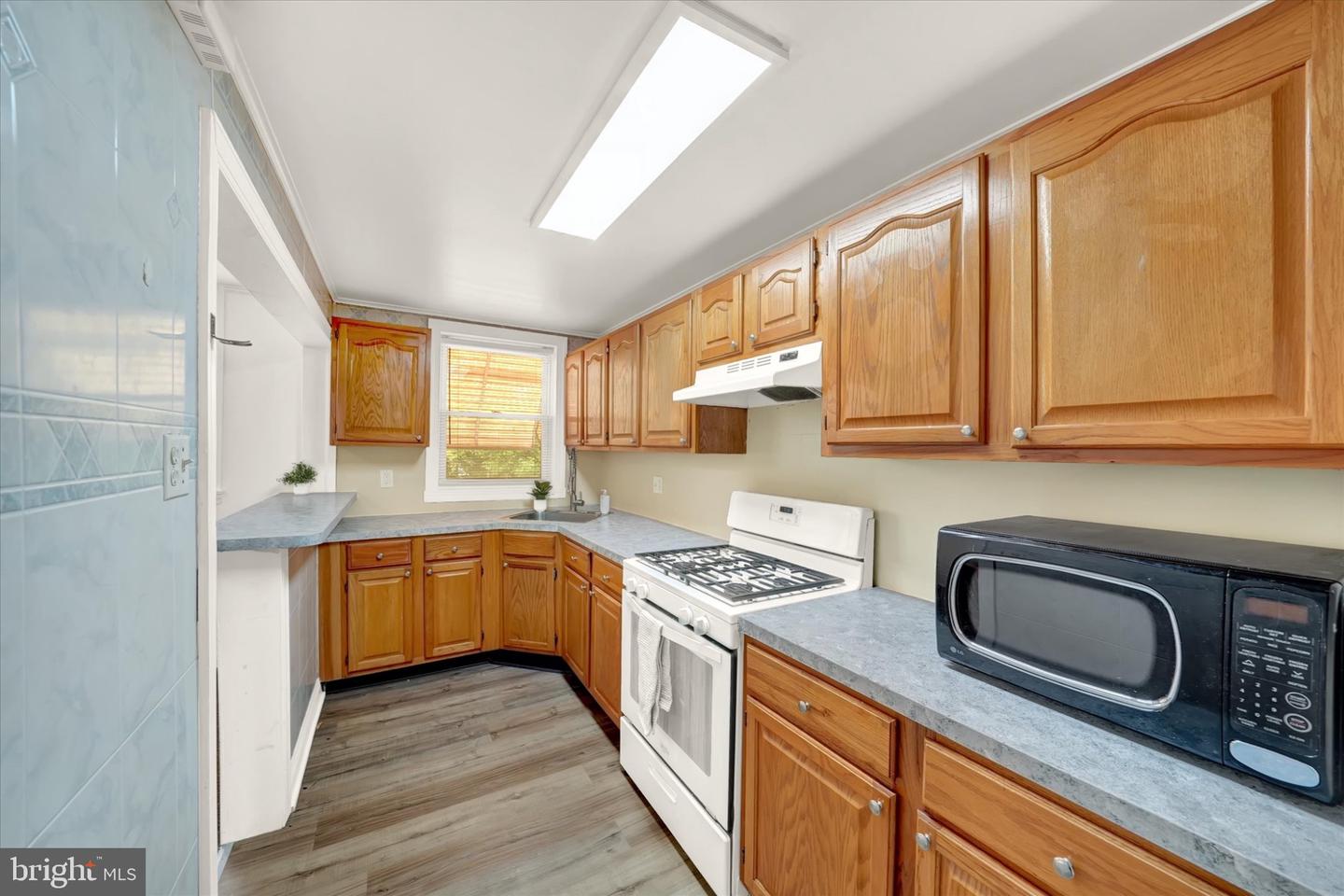 142 W 21st St Property Photo 11