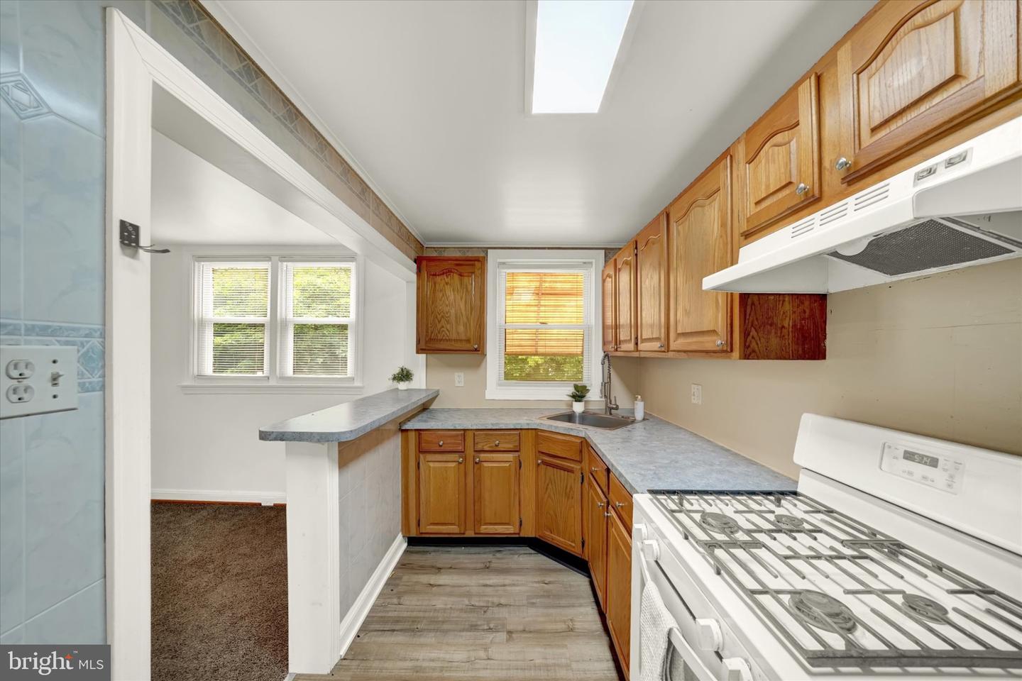 142 W 21st St Property Photo 12