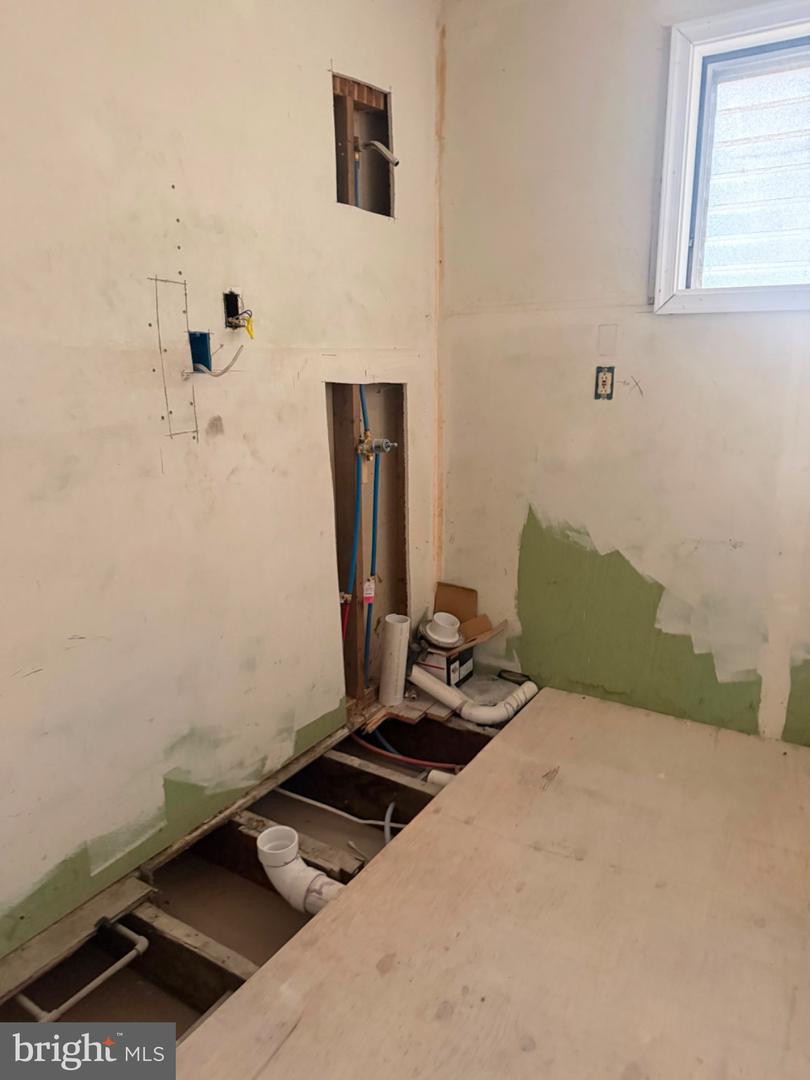 1719 Chichester Ave Property Photo 3