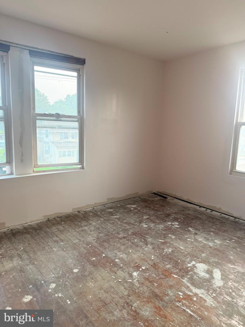 1719 Chichester Ave Property Photo 4