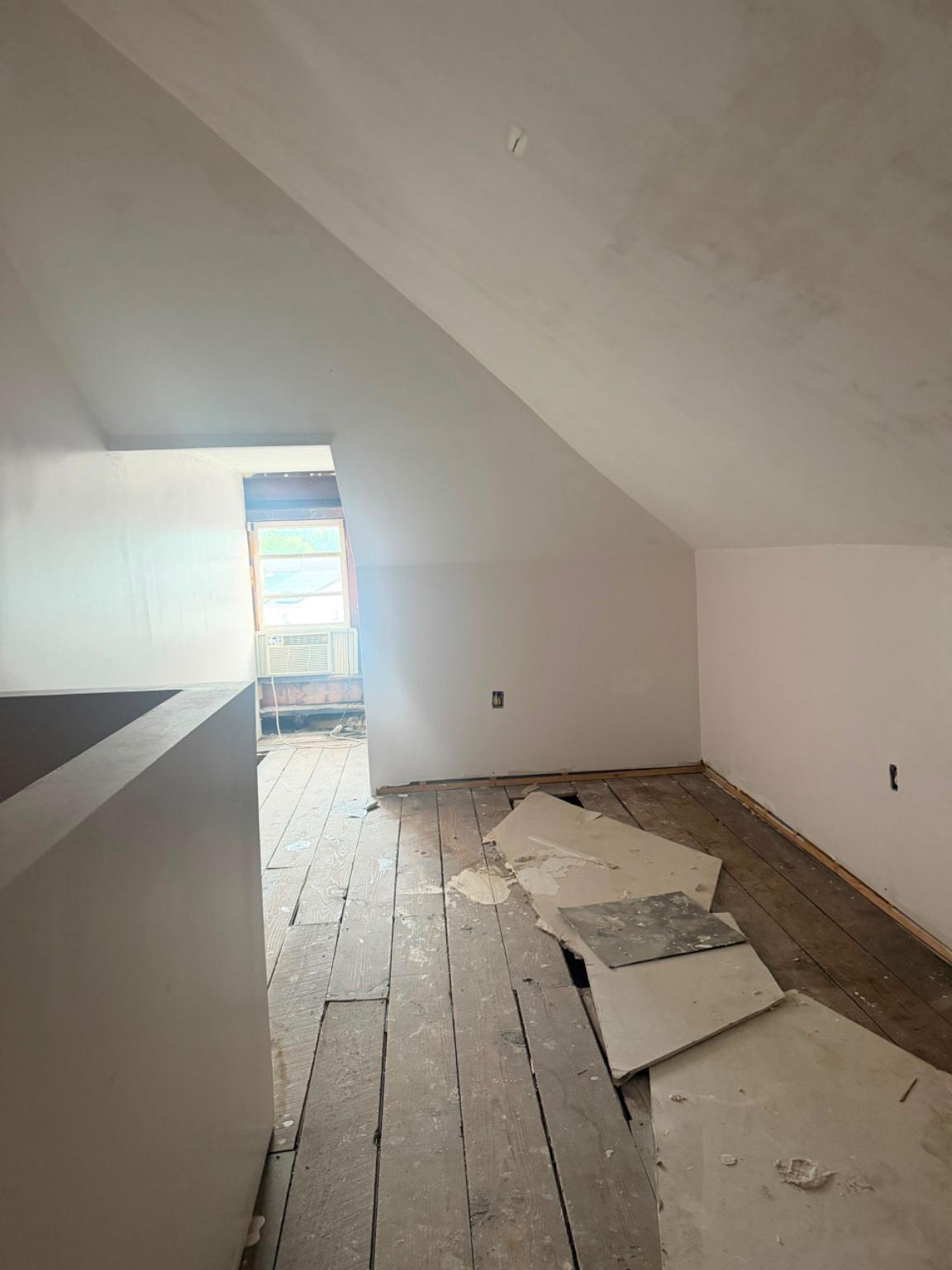 1719 Chichester Ave Property Photo 6
