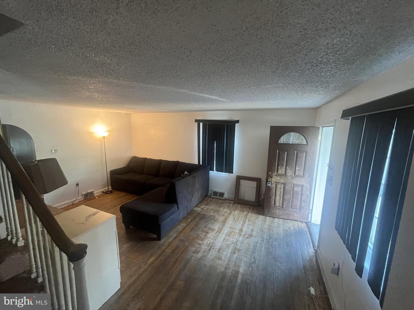 2526 Sandeland St Property Photo 4