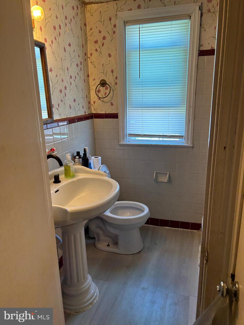 2526 Sandeland St Property Photo 8