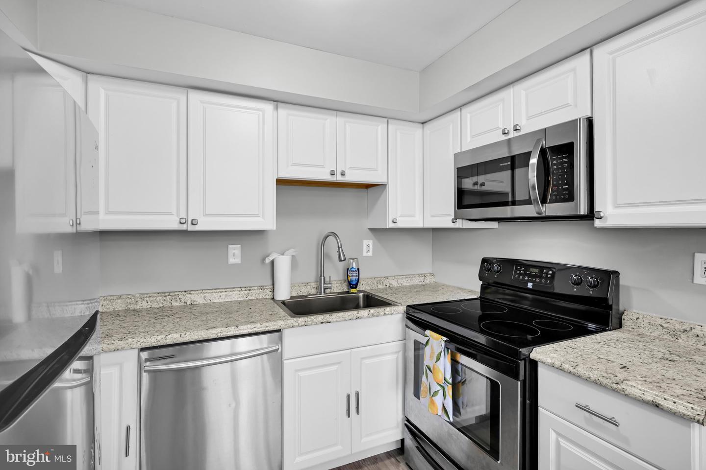 5200 Hilltop Dr #e-3 Property Photo 12