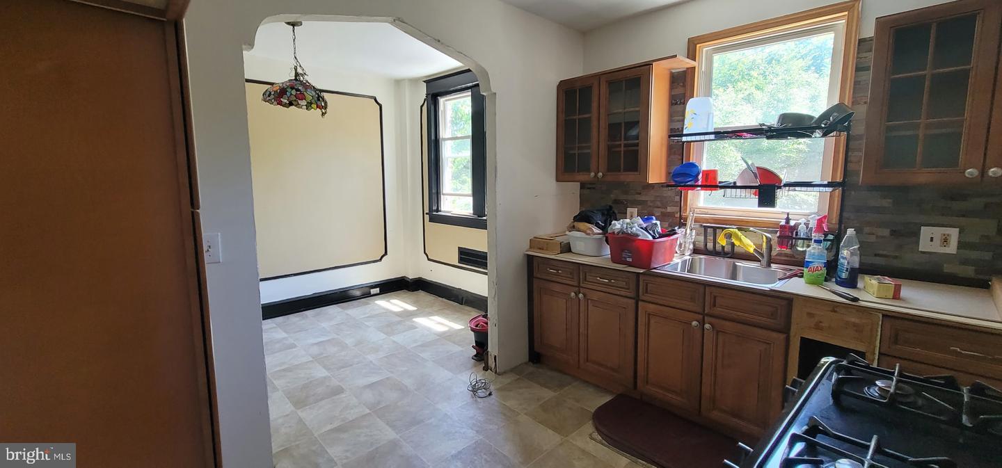 907 Macdade Blvd Property Photo 10
