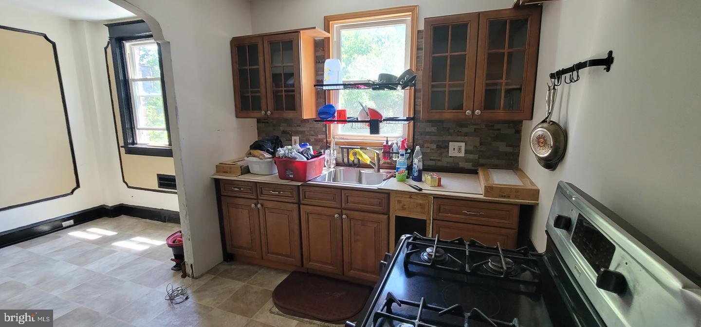 907 Macdade Blvd Property Photo 14