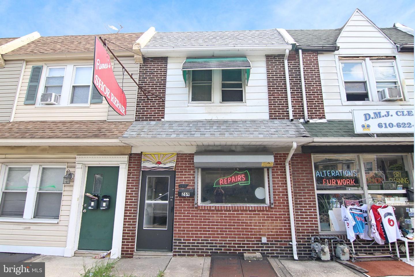 269 N Wycombe Ave Property Photo 1