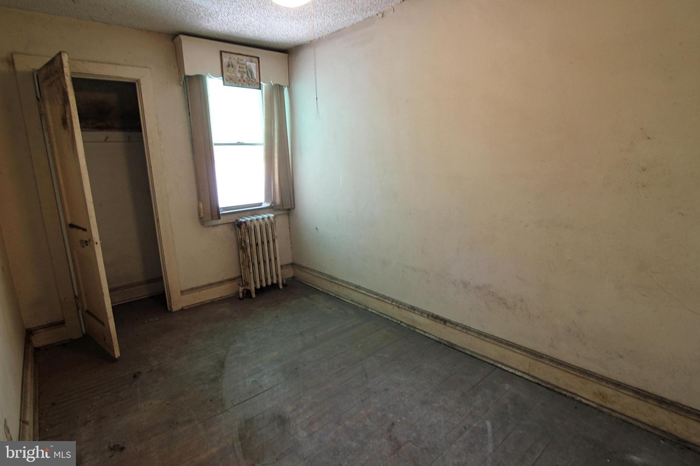 269 N Wycombe Ave Property Photo 5