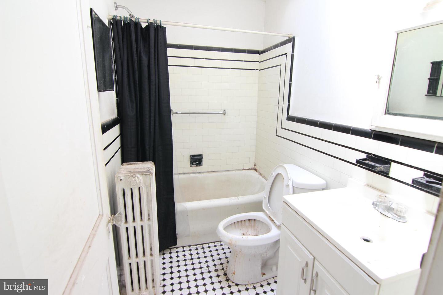 269 N Wycombe Ave Property Photo 6