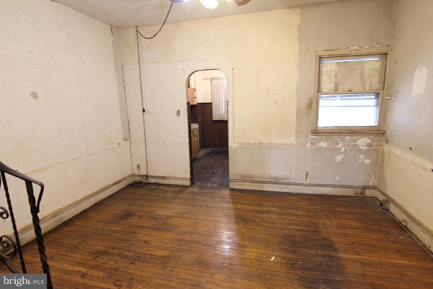 269 N Wycombe Ave Property Photo 8