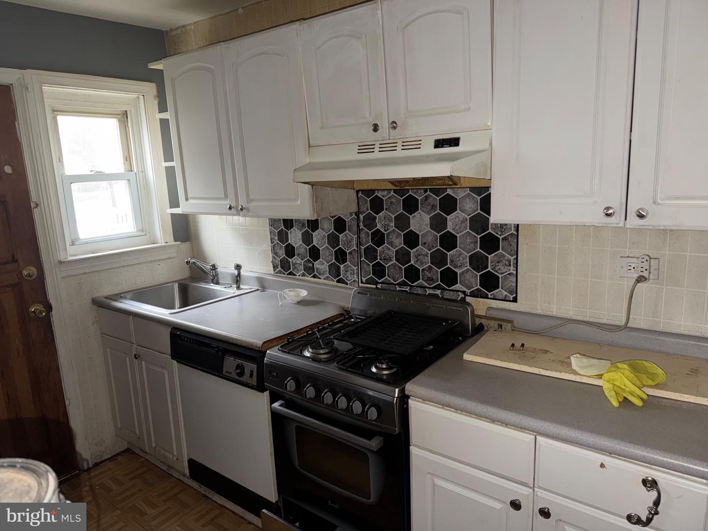 616 Macdade Blvd Property Photo 9