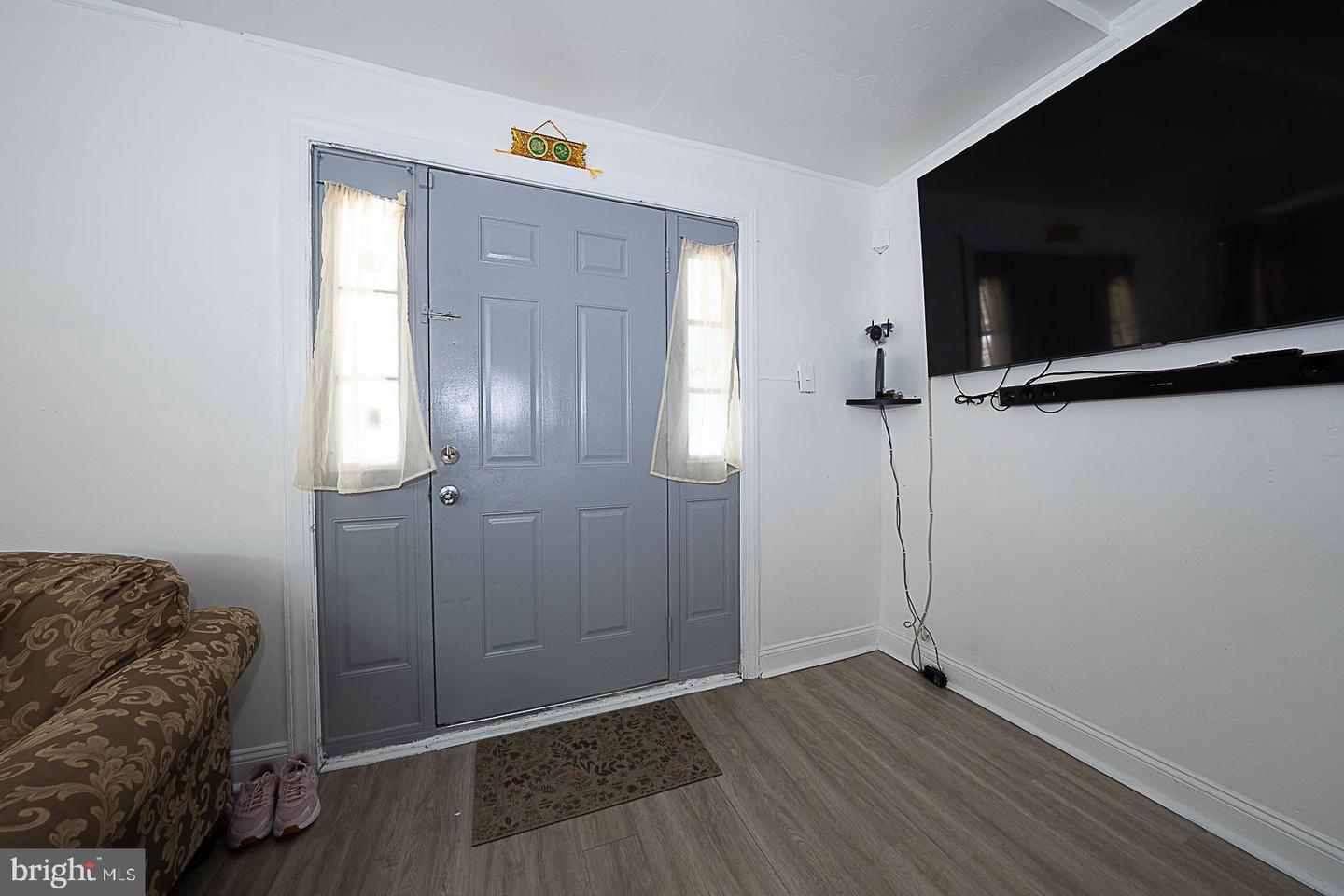 188 E Essex Ave Property Photo 3