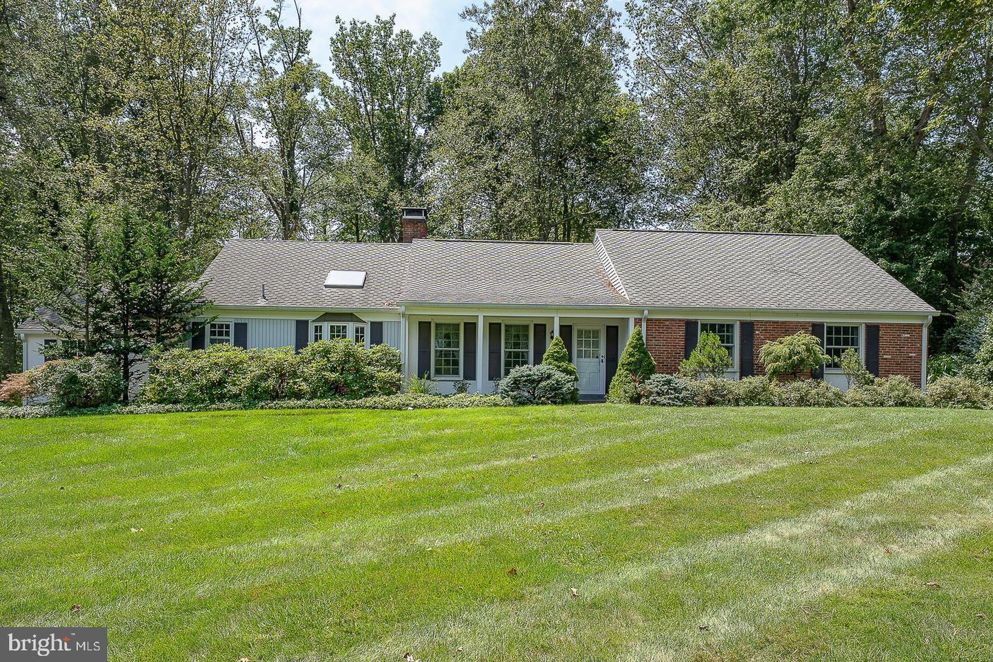 738 Woodcrest Rd Property Photo 1