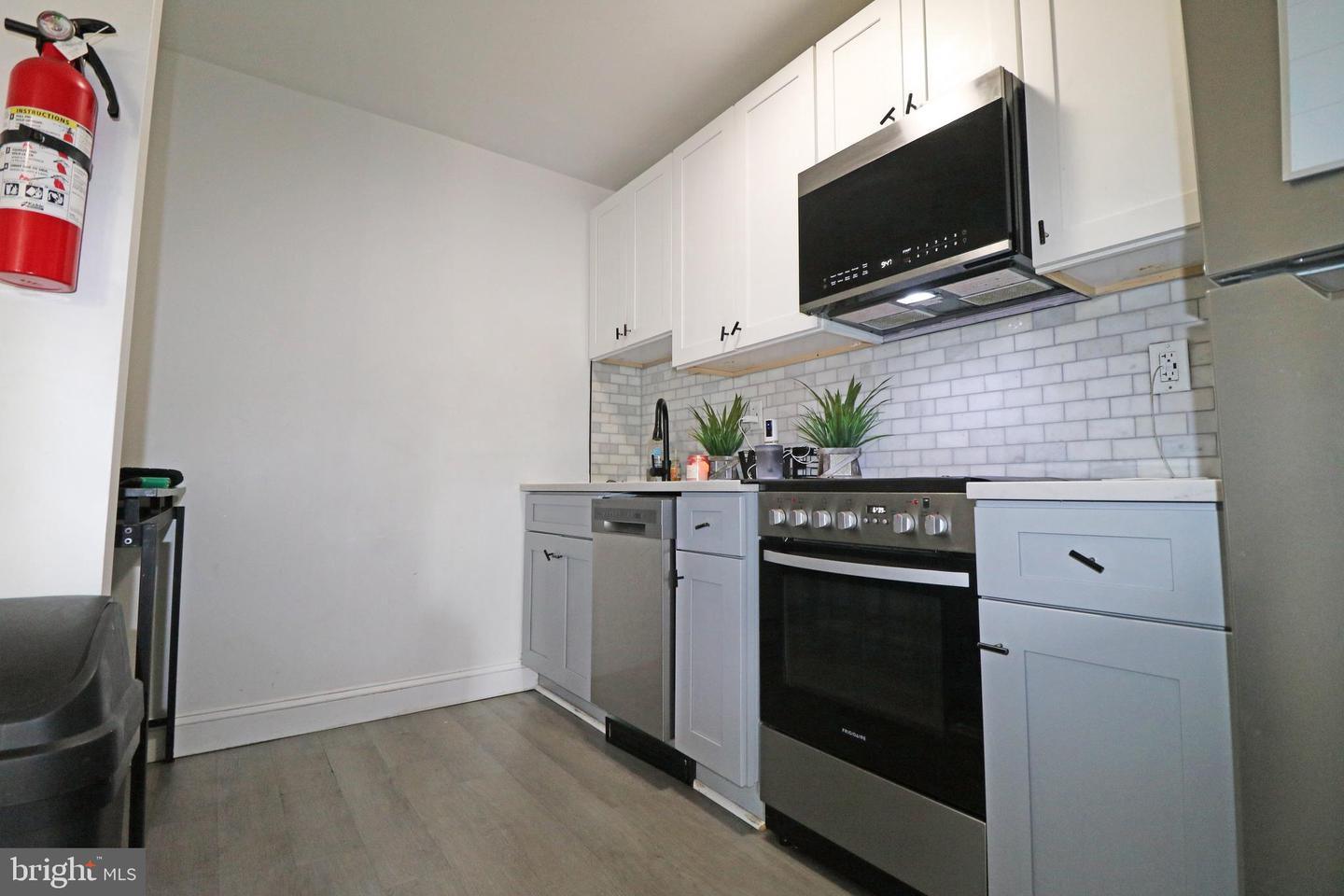 104 Oak Ave Property Photo 6
