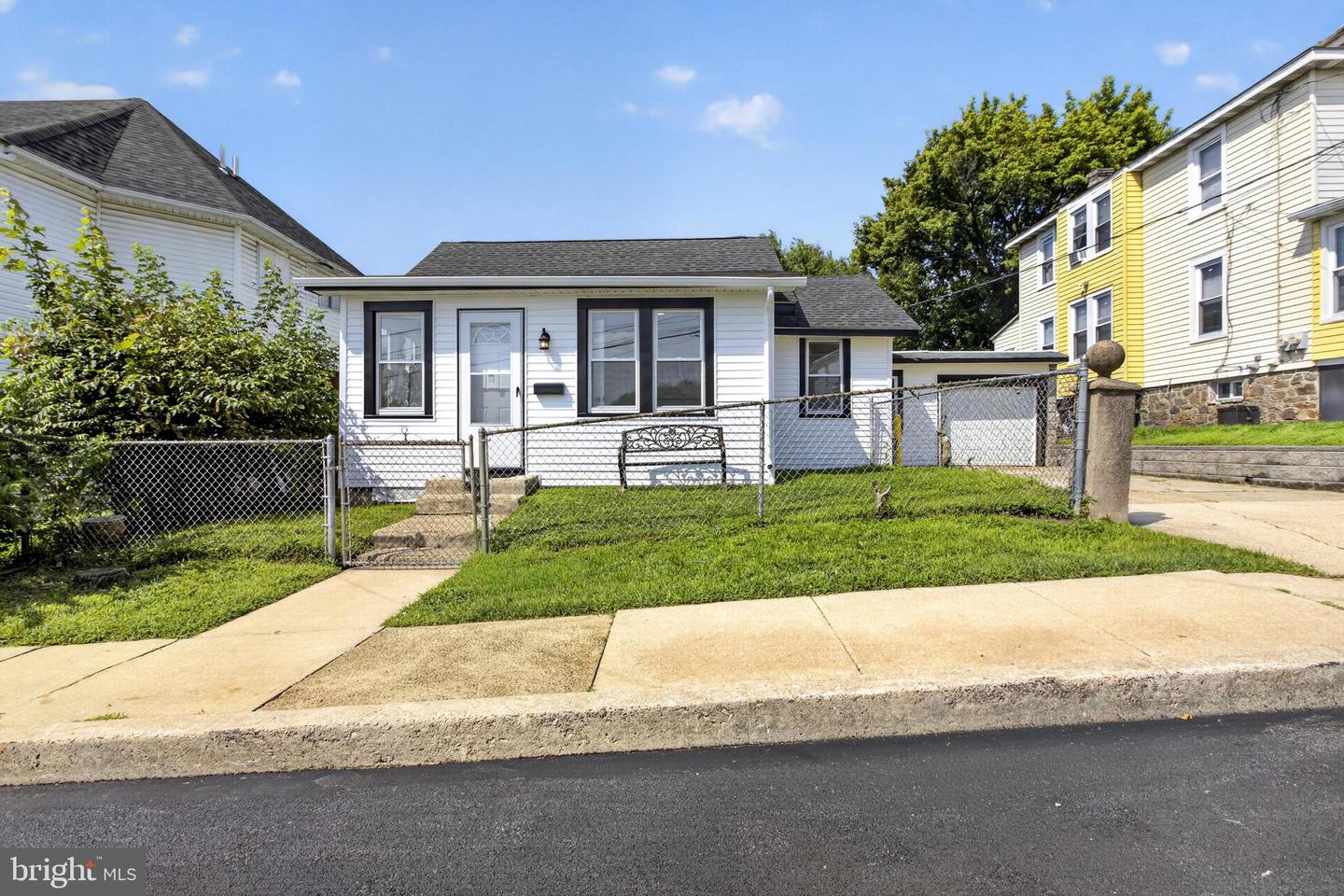 908 Price St Property Photo 1