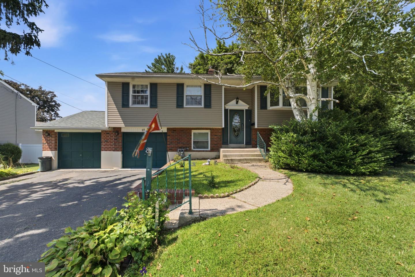 17 Blackthorne Ln Property Photo 1