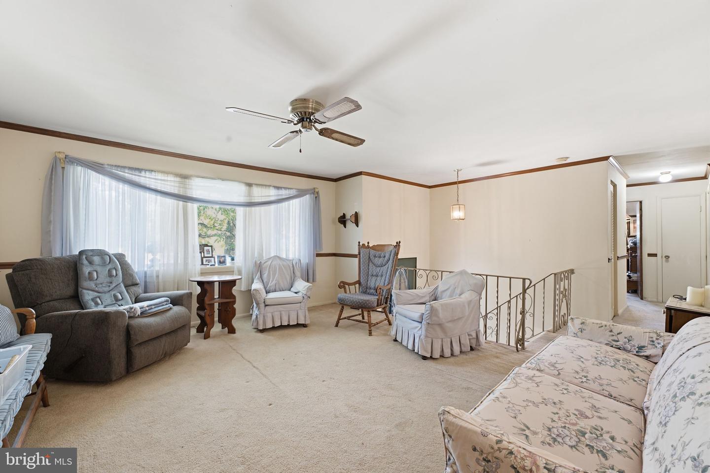 17 Blackthorne Ln Property Photo 3