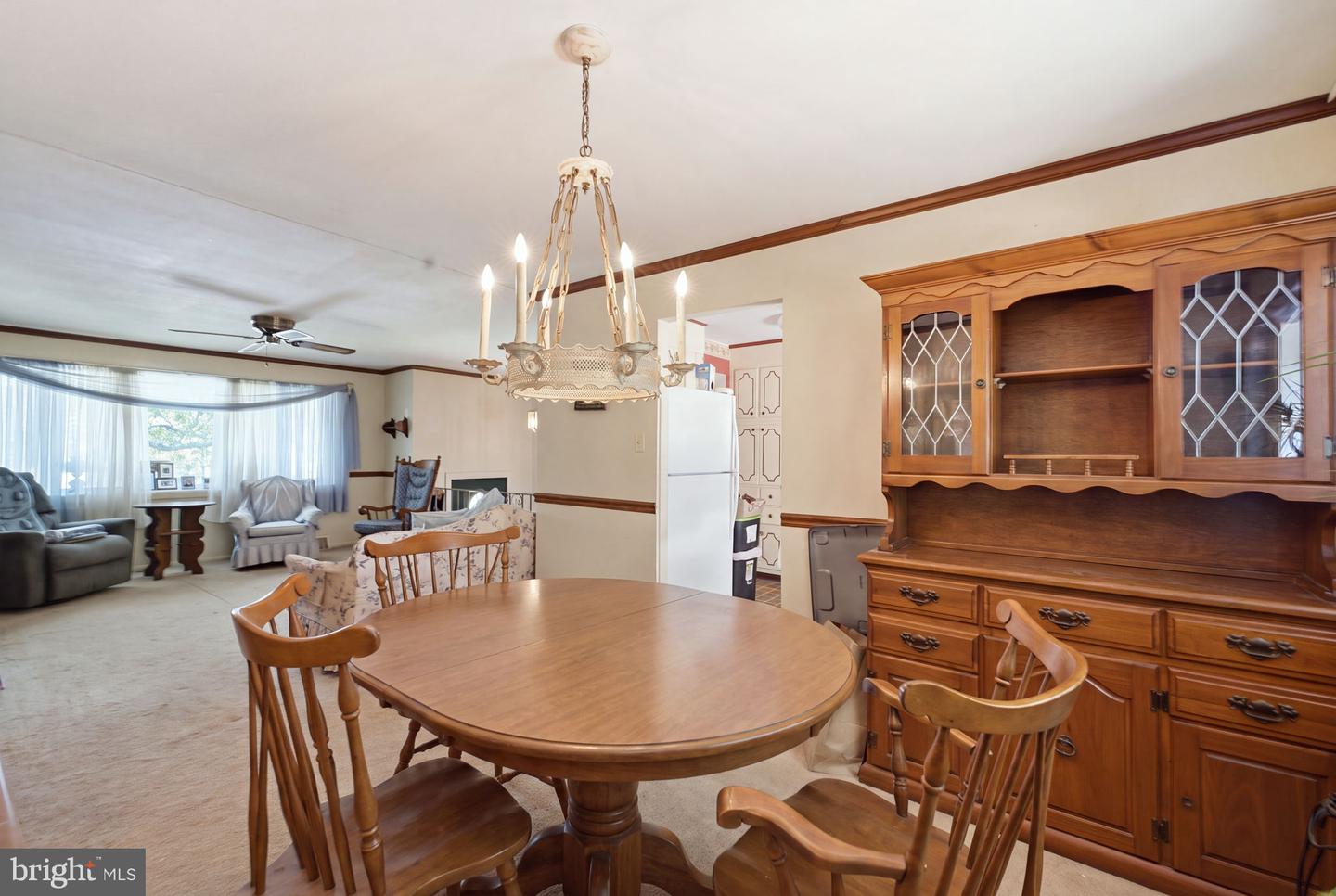 17 Blackthorne Ln Property Photo 6