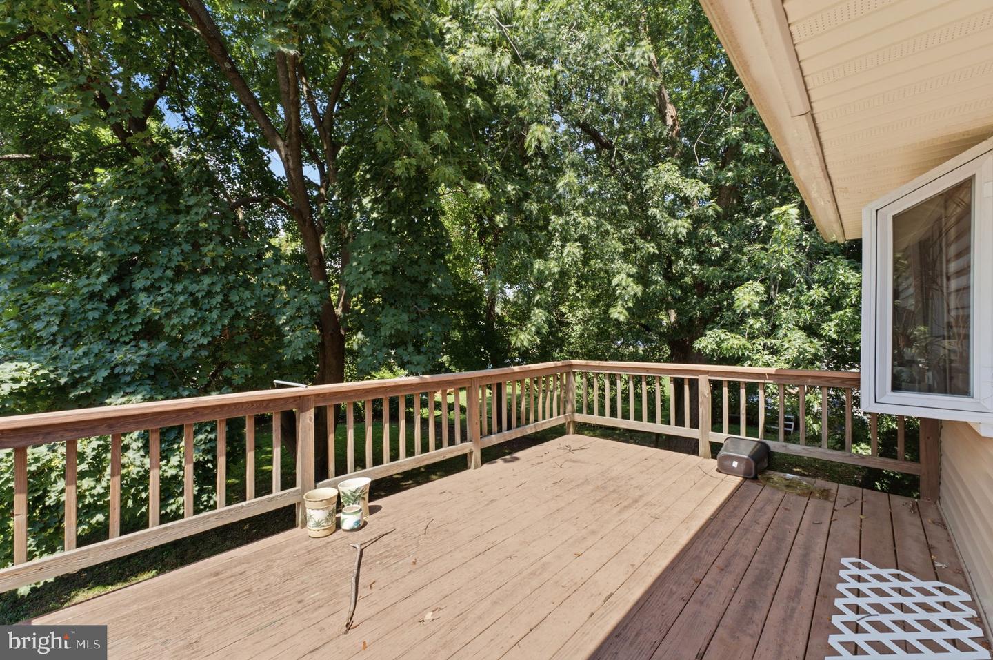 17 Blackthorne Ln Property Photo 10