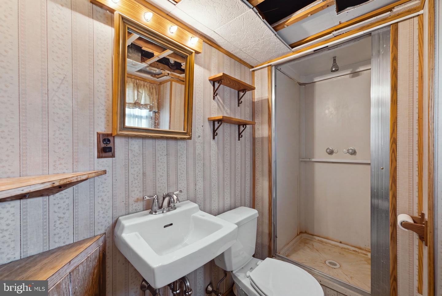 17 Blackthorne Ln Property Photo 18