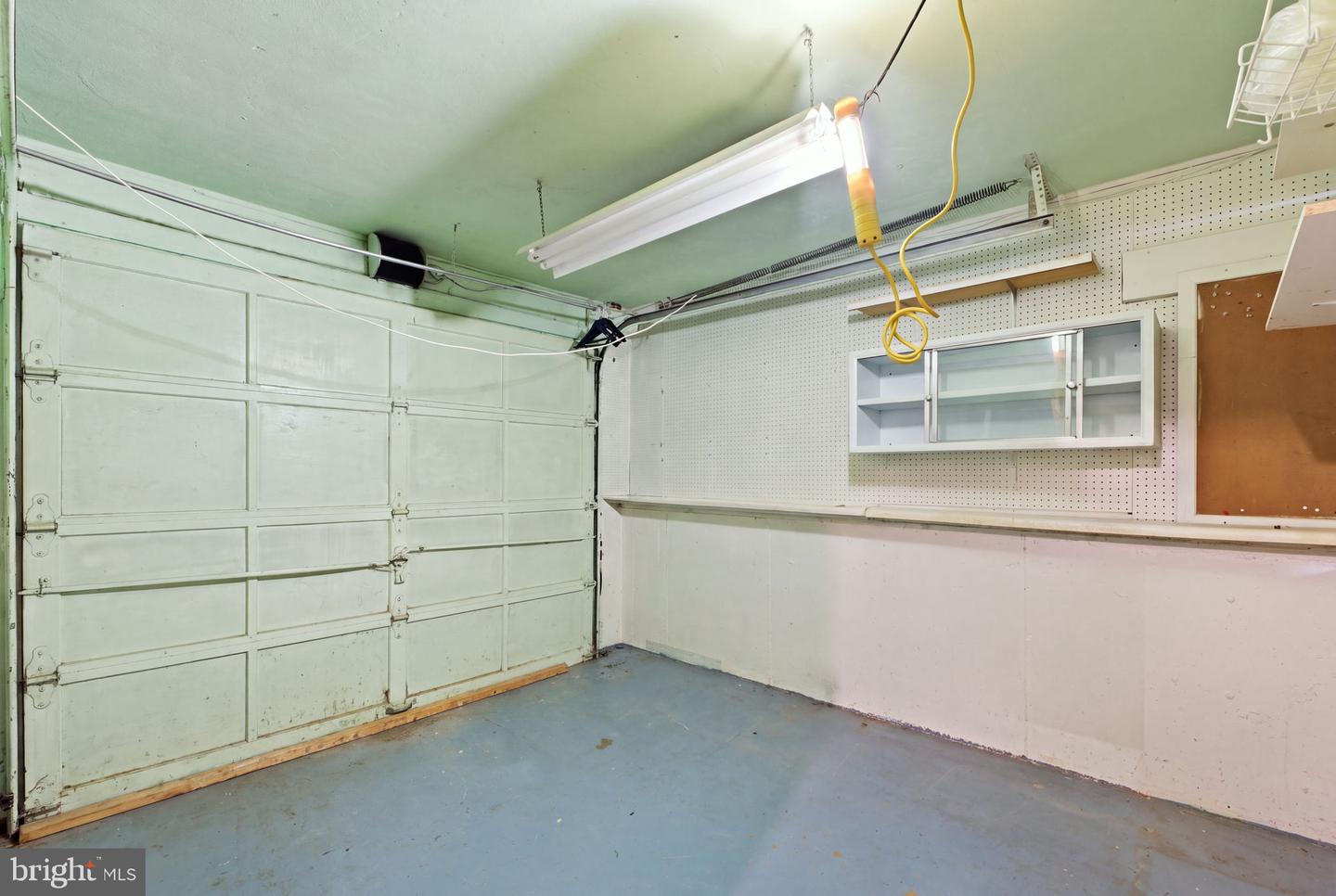 17 Blackthorne Ln Property Photo 22