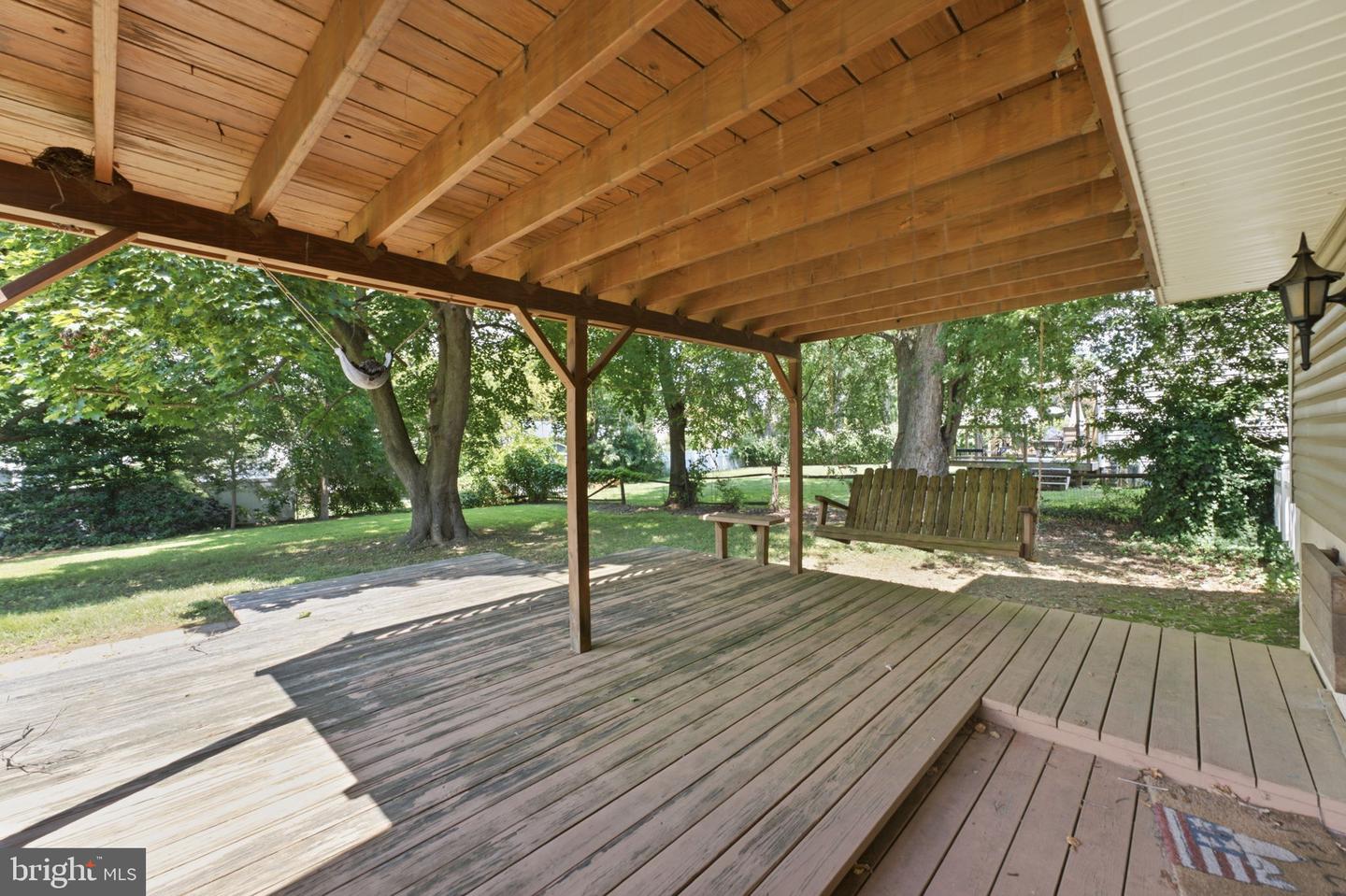 17 Blackthorne Ln Property Photo 23
