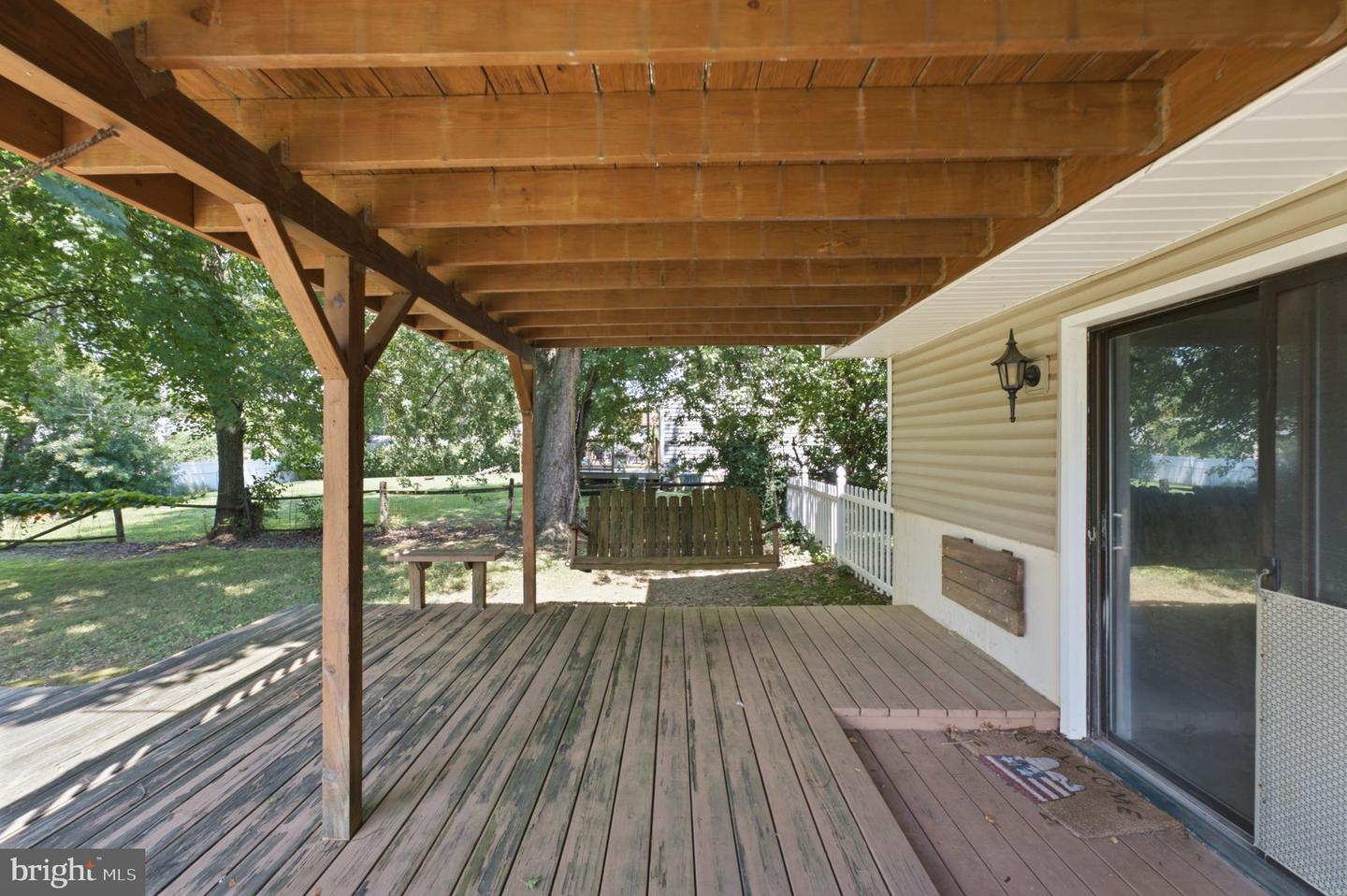 17 Blackthorne Ln Property Photo 24