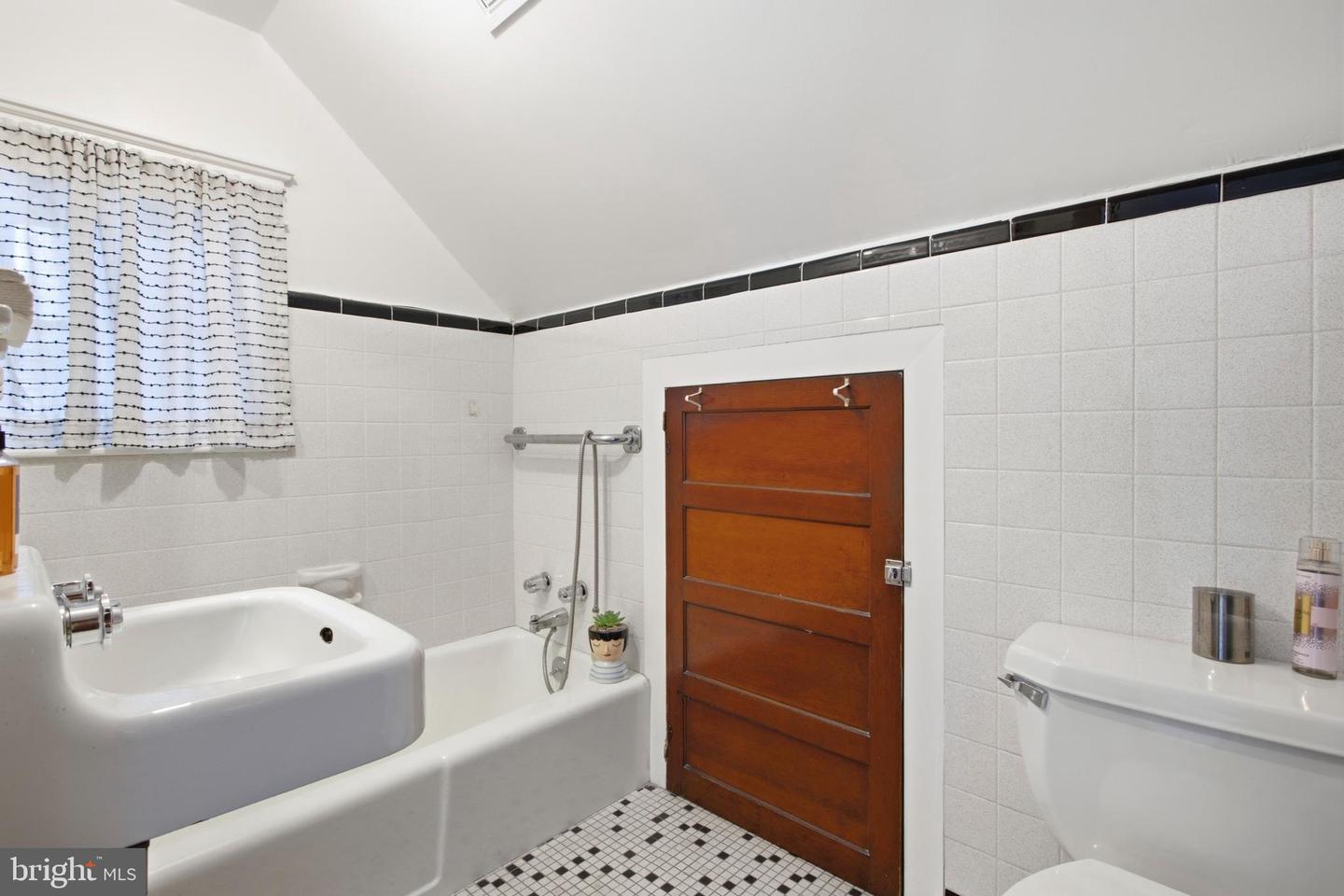236 Milmont Ave Property Photo 17