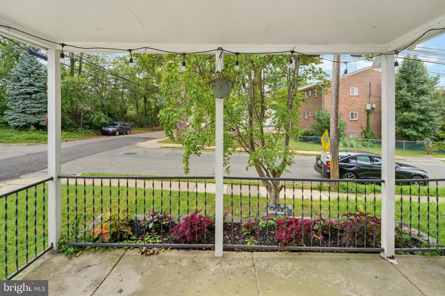 1210 Hollywood Ave Property Photo 3