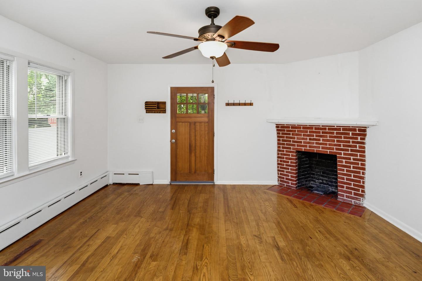 1210 Hollywood Ave Property Photo 4