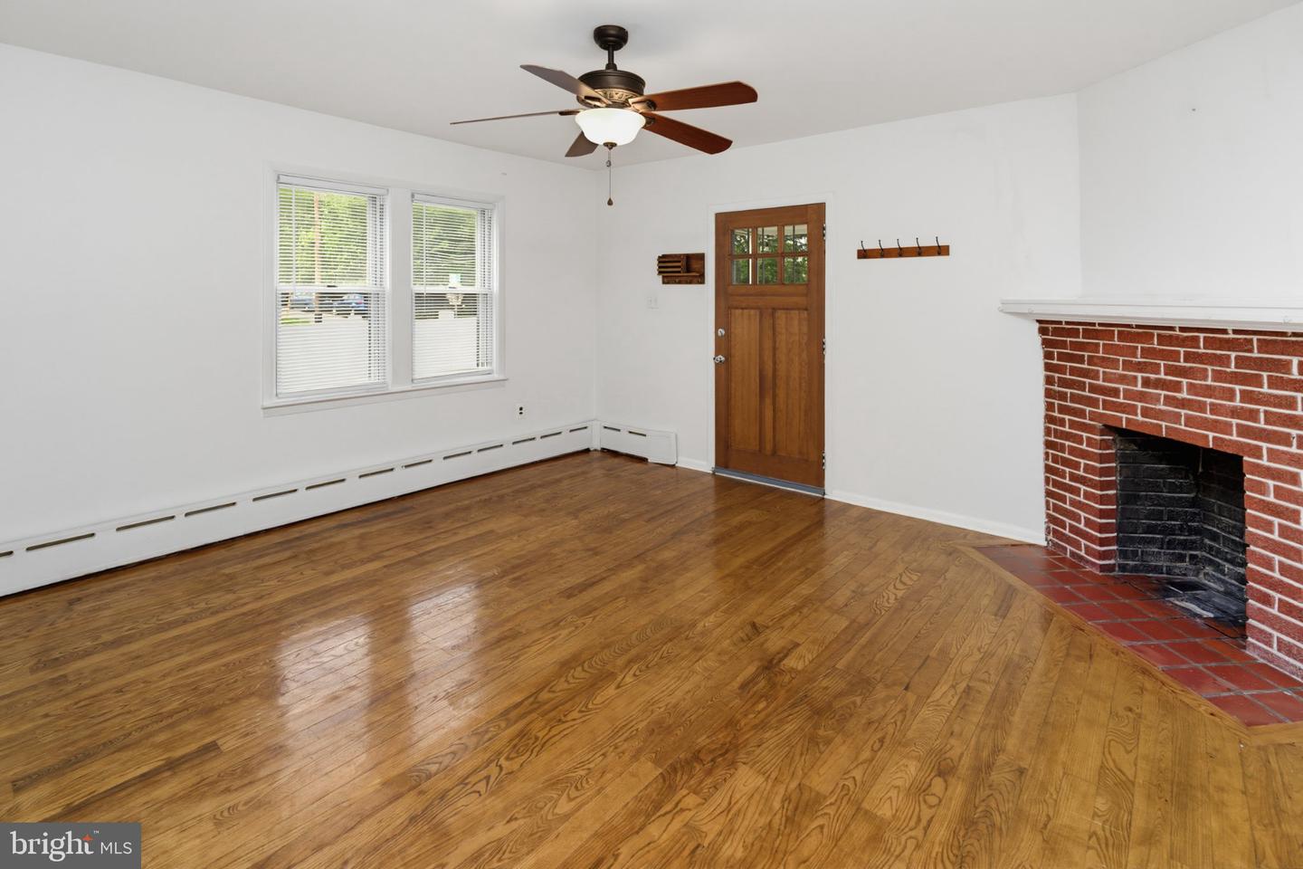 1210 Hollywood Ave Property Photo 5