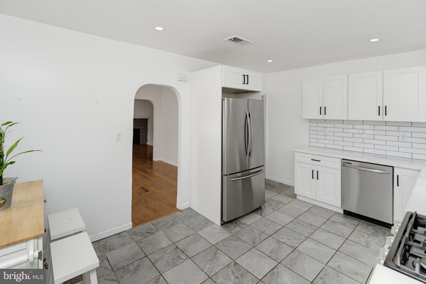1210 Hollywood Ave Property Photo 14