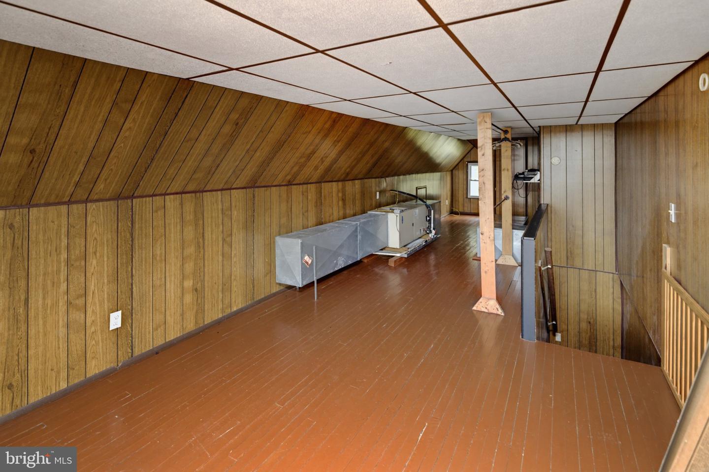 1210 Hollywood Ave Property Photo 24