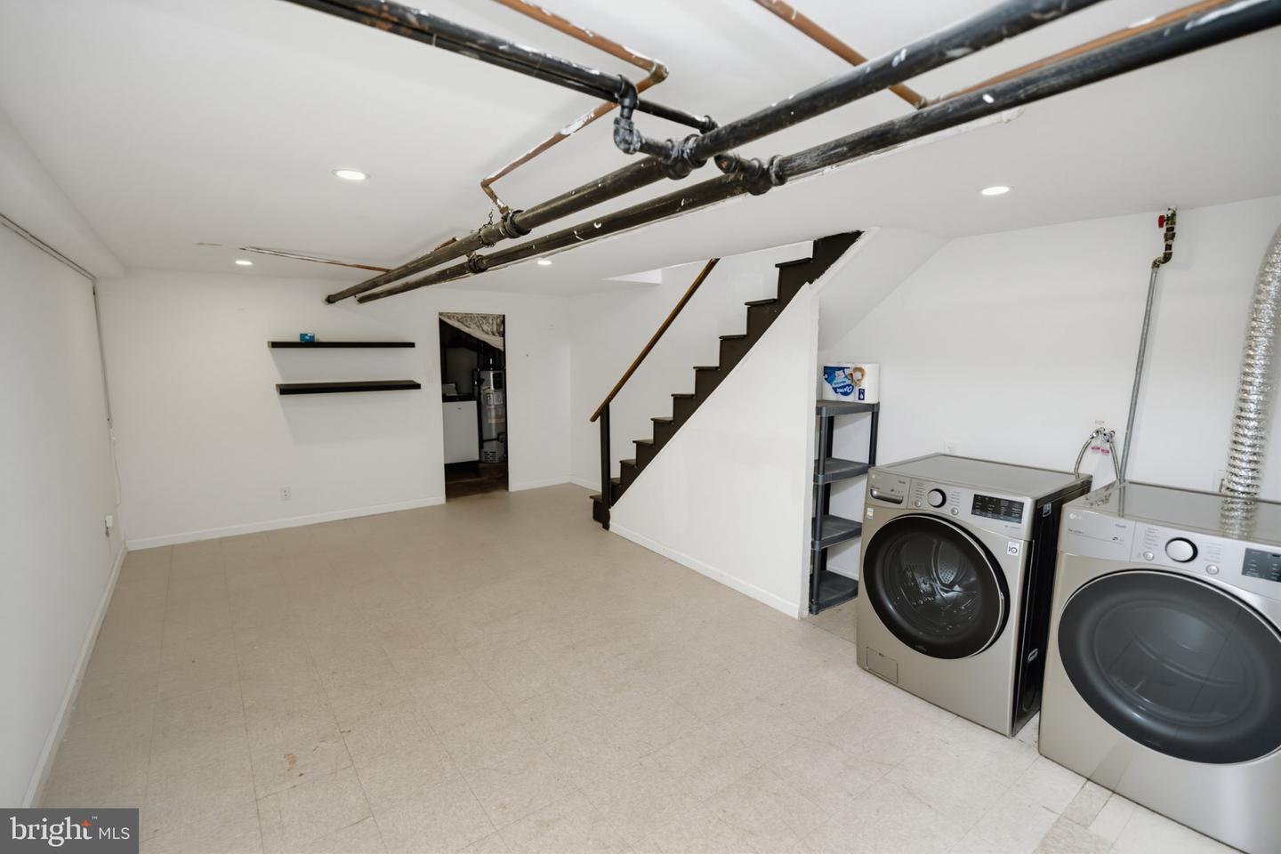 1210 Hollywood Ave Property Photo 31
