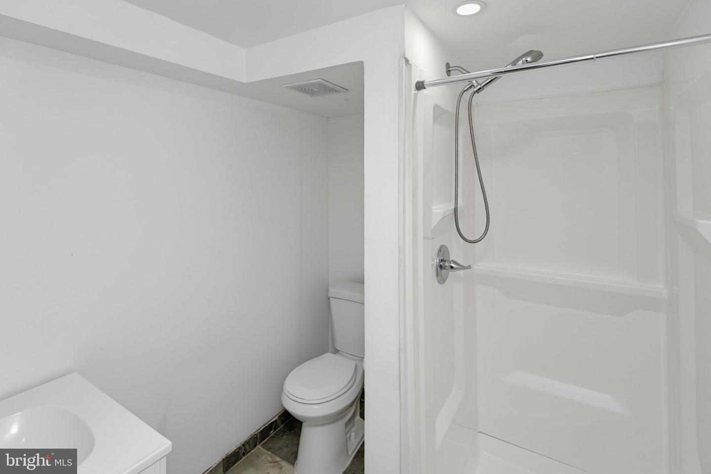 1210 Hollywood Ave Property Photo 32