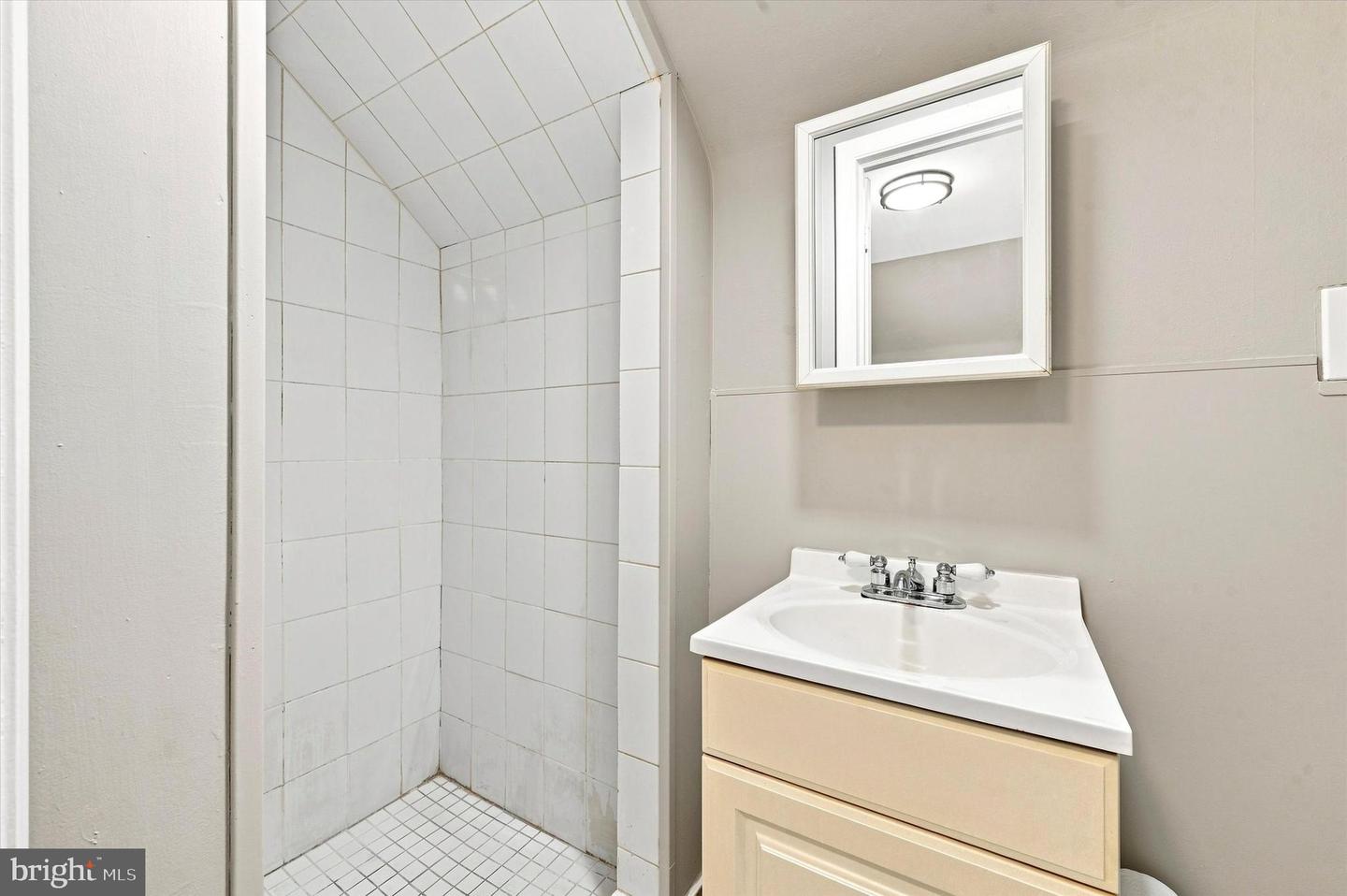 1020 2nd Ave Property Photo 14