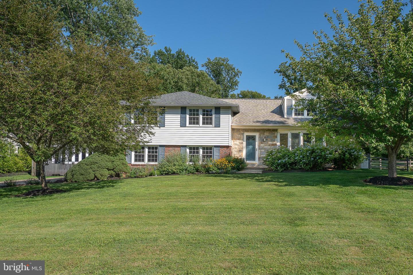 37 Meadows Ln Property Photo 1