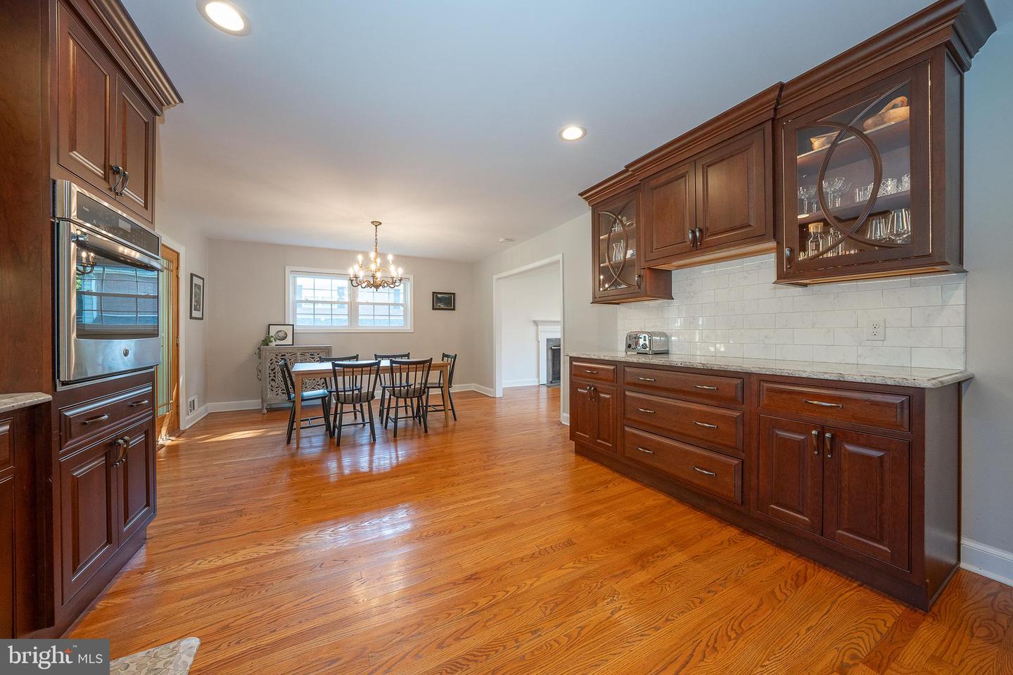 37 Meadows Ln Property Photo 8