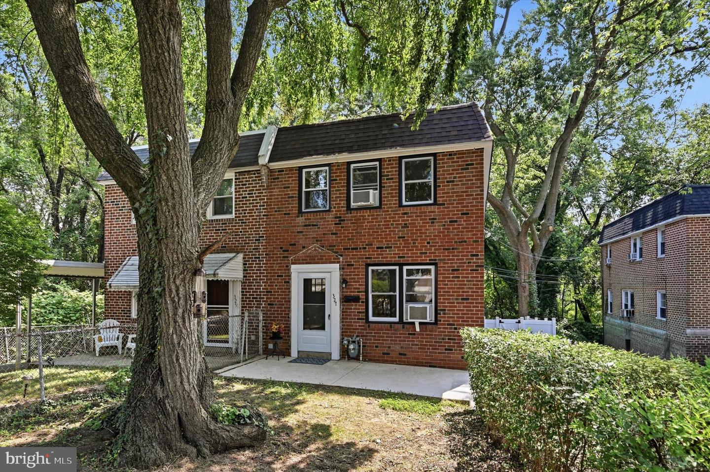 327 Greenwood Rd Property Photo 1