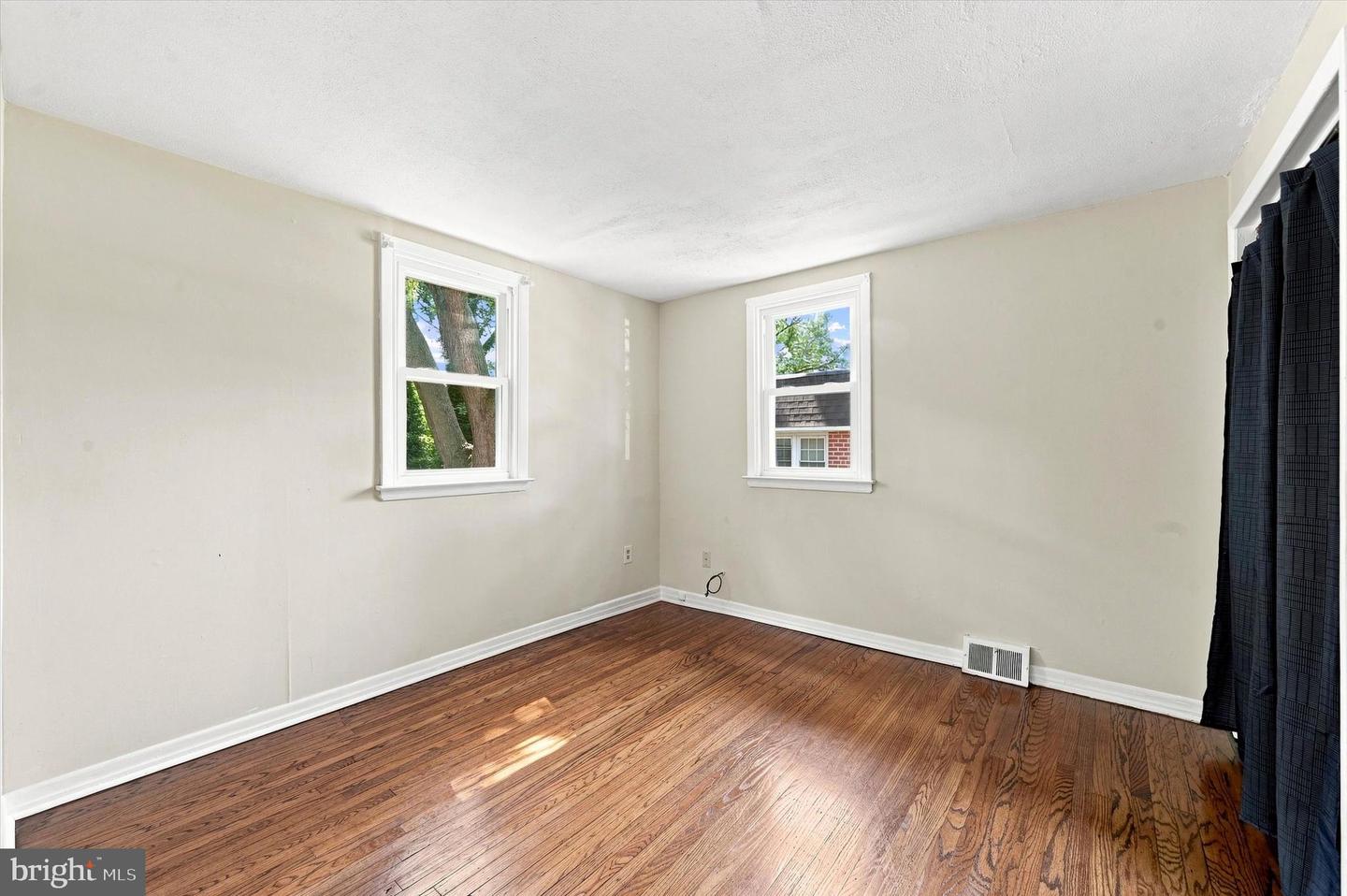 327 Greenwood Rd Property Photo 17
