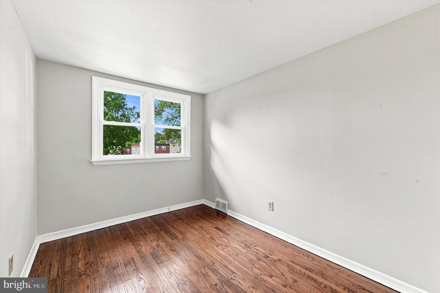 327 Greenwood Rd Property Photo 18