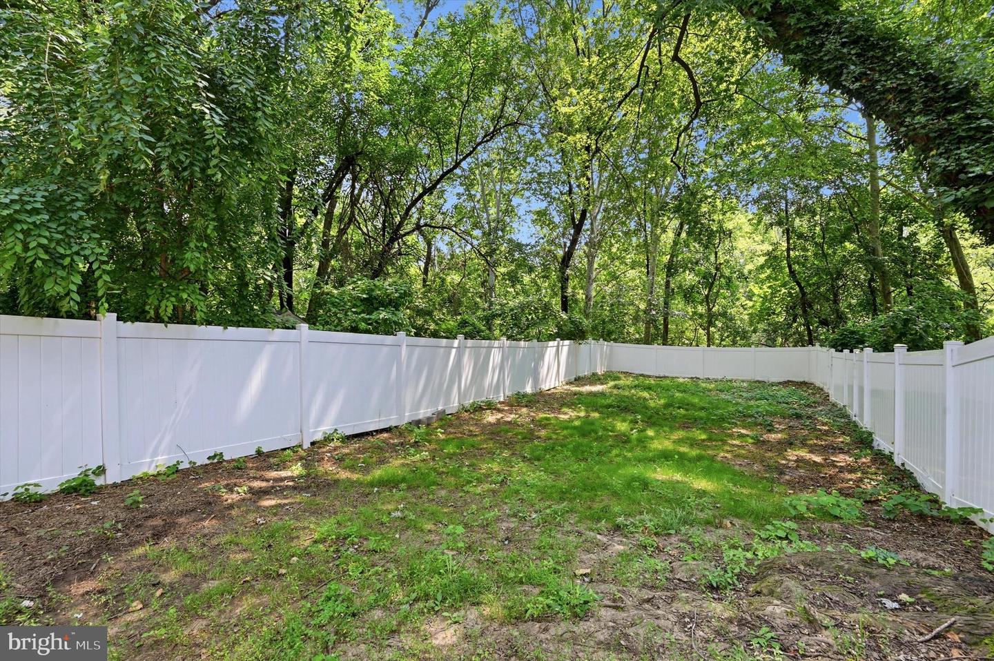 327 Greenwood Rd Property Photo 23