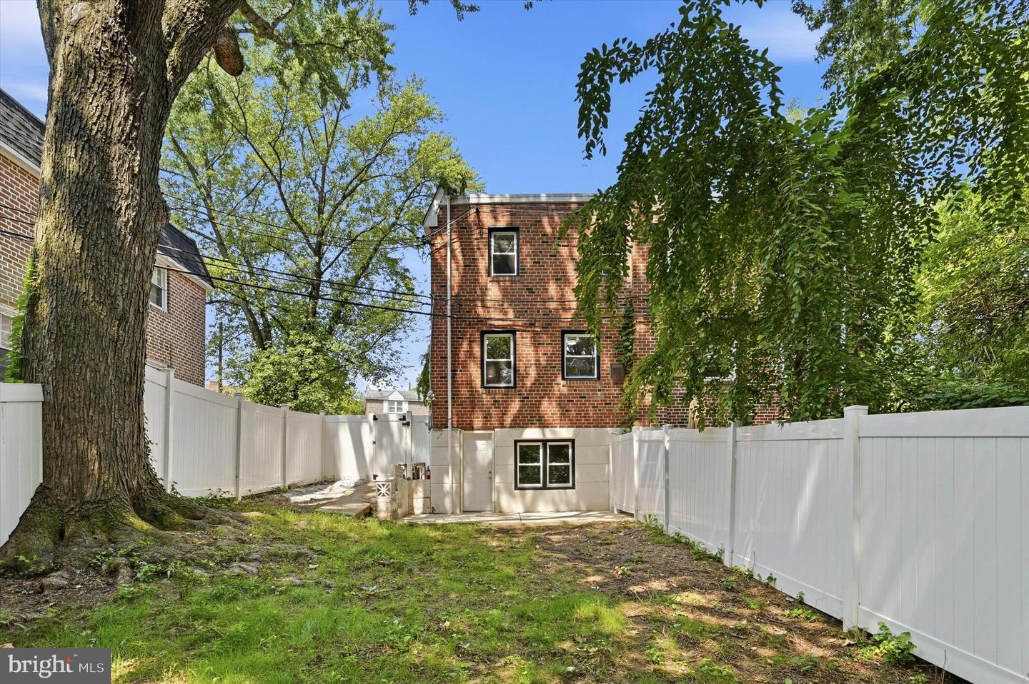 327 Greenwood Rd Property Photo 24